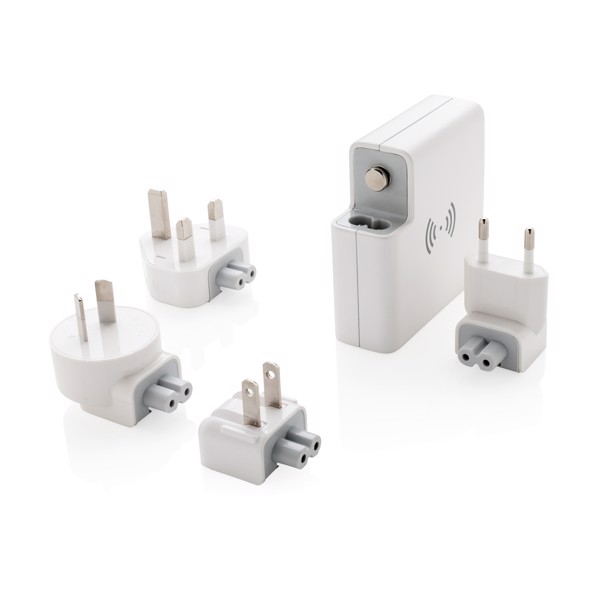 Travel adapter wireless powerbank