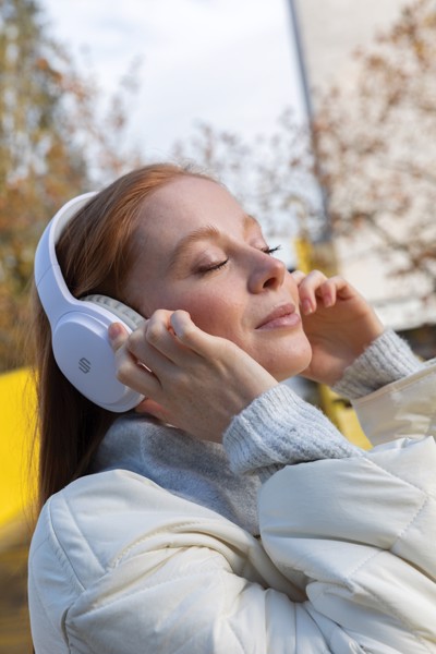 Urban Vitamin Belmont wireless headphone - White