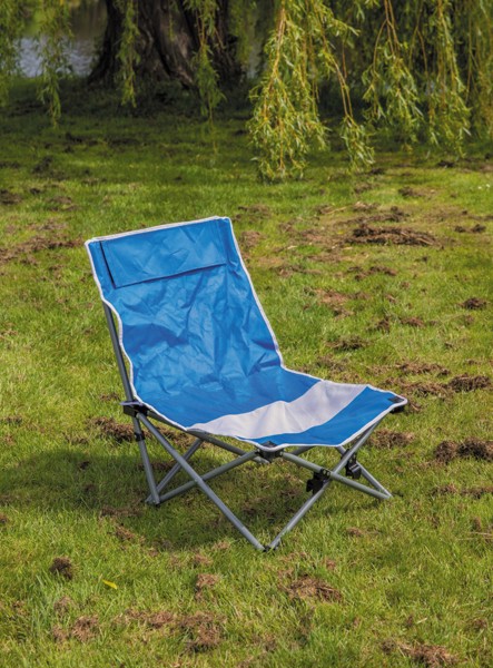 Foldable beach chair in pouch