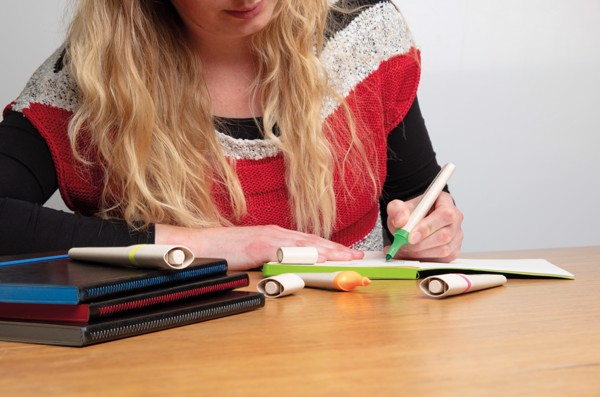 Poznámkový blok s měkkou vazbou a barevnými okraji