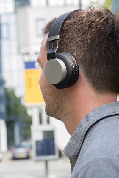 Twist wireless headphones