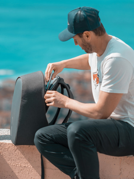 Bobby Hero Small, Anti-theft backpack - Anthracite / Grey