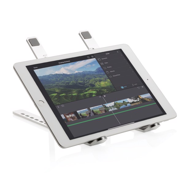 Foldable laptop stand