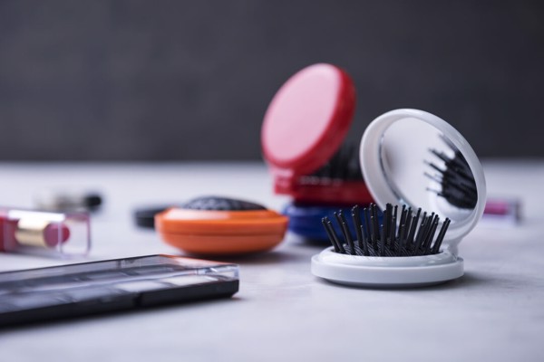 Hairbrush with Mirror Glance - White