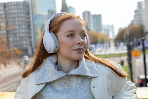 Urban Vitamin Belmont wireless headphone - White