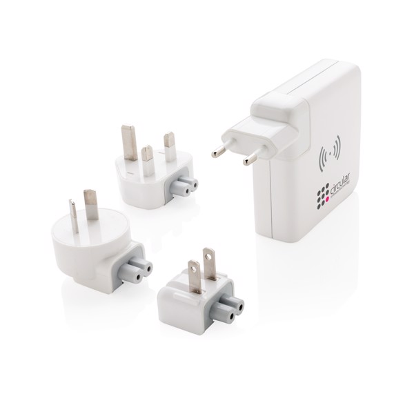 Travel adapter wireless powerbank