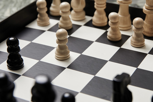 VINGA Chess coffee table game