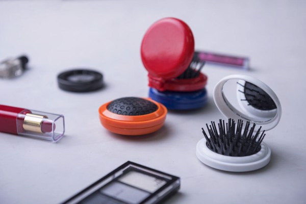 Hairbrush with Mirror Glance - White