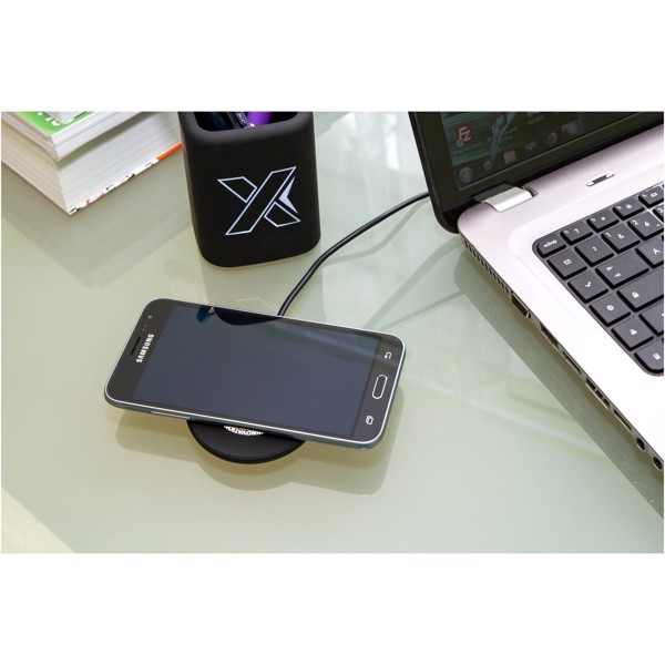 SCX.design W12 wireless charging station