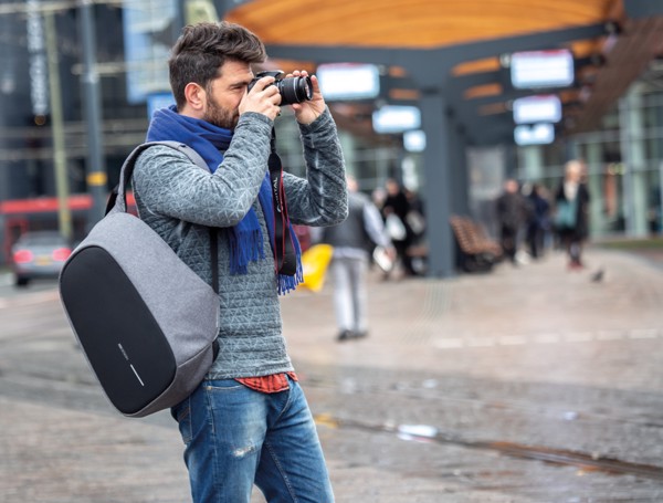 Nedobytný batoh Bobby Pro - Antracitová / Černá