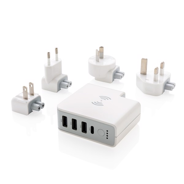 Travel adapter wireless powerbank