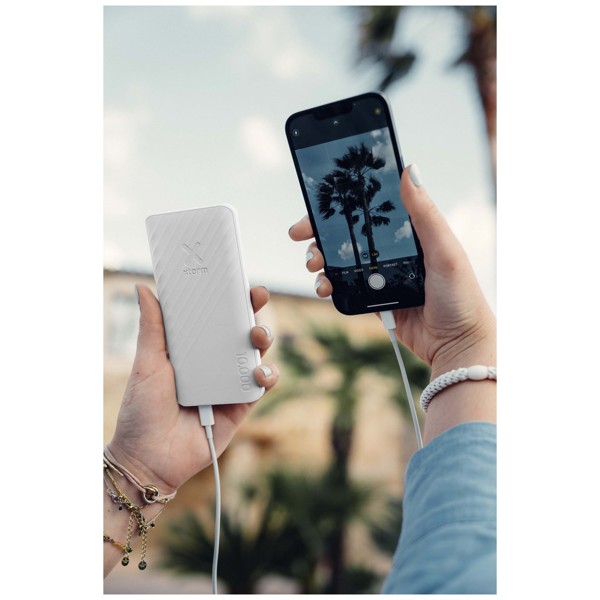 Xtorm XG210 Go2 15W 10.000 mAh fast charge power bank - White