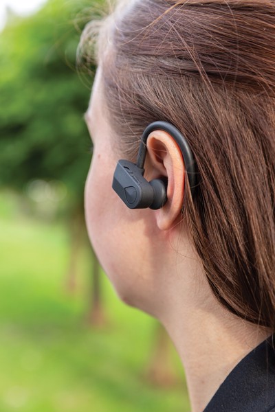 TWS sportovní sluchátka v nabíjecí krabičce