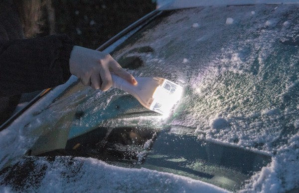 Ice scraper with COB and safety function