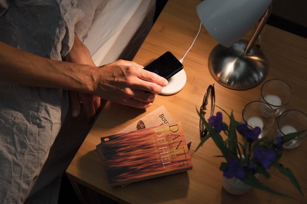 Wireless 10W fast charging pad - White